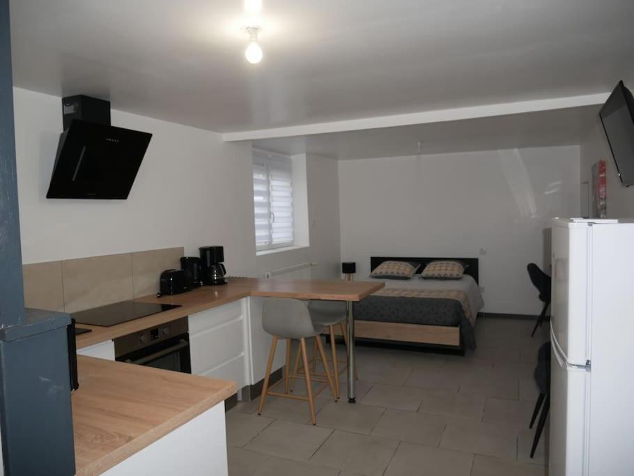 Studio Independant, Au Calme. La Roche-sur-Yon Extérieur photo